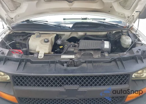 2005 Chevrolet Express G3500 from USA, damaged, VIN 1GCHG35UX51104864